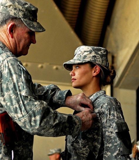 Spider Fawn Library c___l___o Military Aesthetic, Joining The Military, Army Women, Army Life, Military Girl, United States Military, A Soldier, Female Soldier, Army Girl