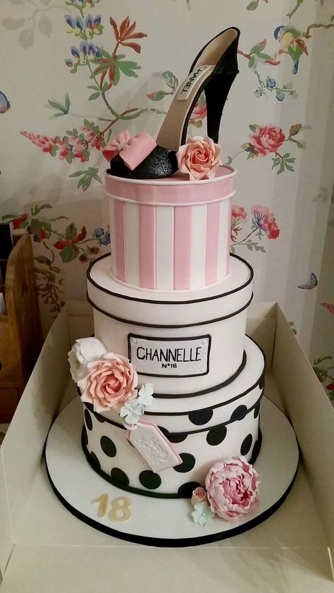 Cute Classy Birthday Cakes, 18th Birthday Cake 3 Tier, Classy Birthday Cakes, Birthday Cake For Daughter, Chanel Cake, 90th Birthday Cakes, Cookie Cake Birthday, Cool Cake Designs, 18th Birthday Cake