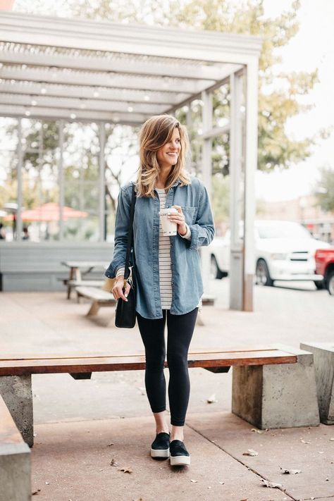 How To Wear a Denim Shirt // 13+ Ways to Style Chambray Denim Shirt Outfits, Denim Shirt Outfit Women, Chambray Shirt Outfits, Denim Dress Fall, Long Denim Shirt, Maxi Dress Outfit Fall, How To Wear Shirt, Denim Shirt Outfit, Outfit Male