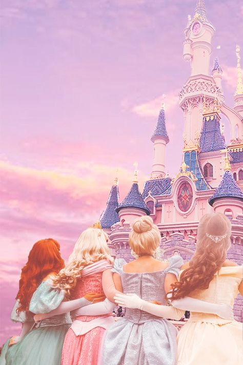 Disney Princesses looking up at the beautiful castle in Disneyland Paris. Aurora, Ariel, Cinderella and Belle in a beautiful pastel Disney aesthetic. Disney Princess heaven. #disney #disneyprincess #disneylandparis #disneycastle #pasteldisney #pastel Disneyland Princess Pictures, Disneyland Characters, Lovely Pic, Disney World Pictures, Disney Paris, Disneyland Pictures, Princess Wallpaper, Wallpaper Disney, Disney Background