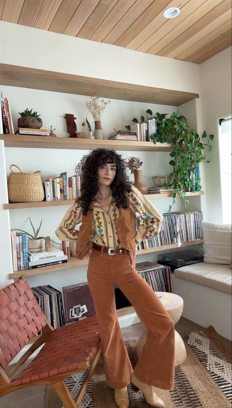 70s Outfits Birthday, Blouse Vest Outfit, 60s Fashion Rock, Modern Western Aesthetic Outfit, 70s Inspired Fall Outfits, Bohemian 70s Fashion, Fall Corduroy Outfits, 1970s Inspired Fashion, 70s Waistcoat Outfit