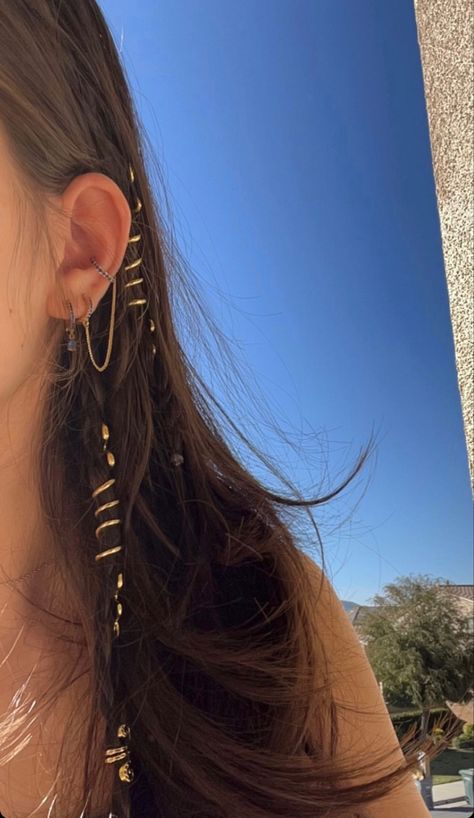 Gold Jewelry Brown Hair, Festival Hair Jewelry, Hoops In Hair, Braided Hairstyles Accessories, Charms In Hair Aesthetic, Braid Charm Hairstyles, Gold Hair Wrap, Gold Beads In Hair, Beachy Hair Accessories