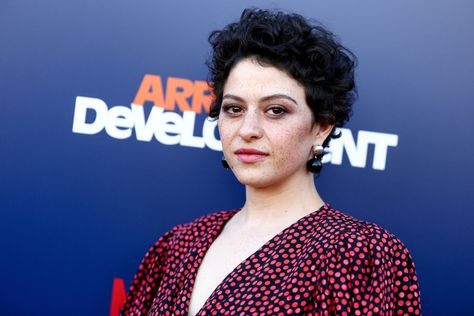 Alia Shawkat, who plays Maeby Funke on 'Arrested Development,' opened up about the now-famous New York Times interview in which her male co-stars defended Jeffrey Tambor's behavior towards Jessica Walter. Arrested Development Maeby, Maeby Funke, Jessica Walter, Alia Shawkat, Stephanie Mcmahon, Arrested Development, Tribeca Film Festival, Short Curly Haircuts, Short Curls