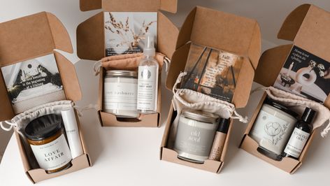 Vellabox is a monthly artisan candle subscription that highlights small-batch, natural candle makers from across the United States! subscription gifts best candles best soy candles vegan candles unique scents non toxic candles candle of the month club natural candles best candle scents Small Candle Gift Ideas, Candle Gift Packaging, Candle Subscription Boxes, Best Candle Scents, Soy Candles Packaging, Non Toxic Candles, Unique Candle Scents, Body Butter Labels, Candle Photography