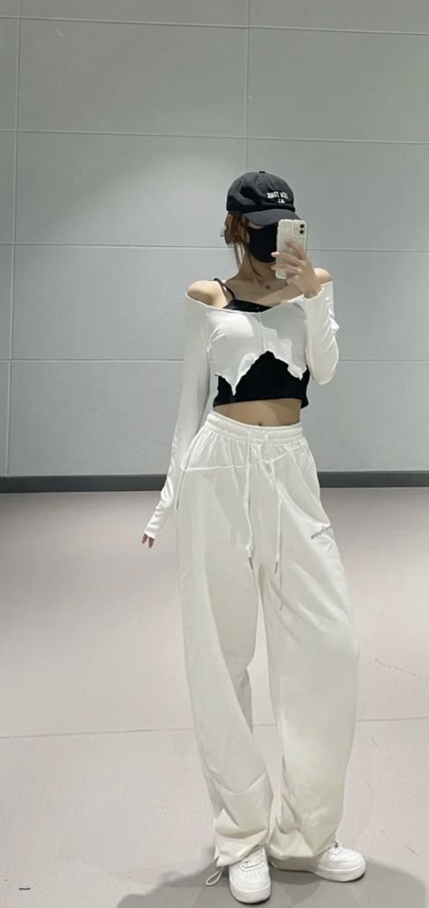 Kpop Dance Practice Outfits Cute, Aesthetic Practice Outfits, Korean Fashion Dance Practice, Practice Clothes Kpop, Kpop Dancers Aesthetic, Korean Dancer Fashion, Dance Practice Clothes Kpop, K Pop Training Outfit, Hiphop Dance Outfit Korean