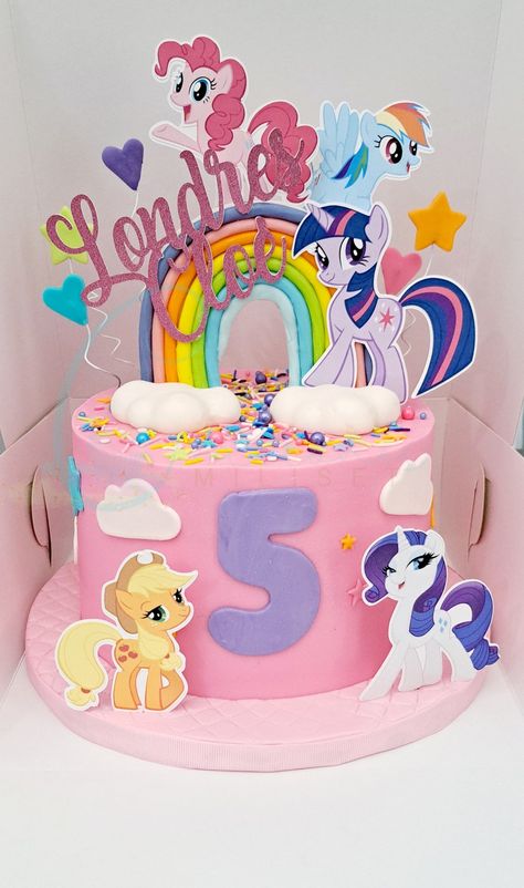 My Little Pony My Little Pony Birthday Party Cake, Pony Cake Ideas, My Lil Pony Cake, My Little Pony Cake Ideas, My Little Pony Birthday Cake, Pony Birthday Cake, Rainbow Dash Cake, Unicorn Cake Design, Mimi Birthday