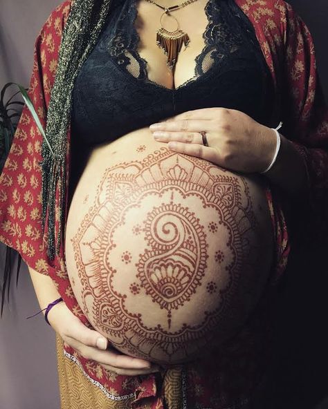 Belly Mehendi Design, Pregnant Belly Henna Design, Henna Maternity Shoot, Henna On Belly, Henna Belly Pregnancy, Henna Pregnant Belly, Maternity Henna, Henna Diy, Henna Belly