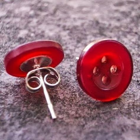 Aesthetic Stud Earrings, Diy Project Ideas, 15 Diy, Funky Jewelry, Button Jewelry, Button Crafts, Jewelry Inspo, Dream Jewelry, Cute Crafts