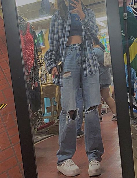 Blue Ripped Jeans Outfit Aesthetic, Ripped Jeans Outfit Inspiration, Outfits With White Flannel, Blue Plaid Flannel Outfit, Pretty Outfits Aesthetic Jeans, Alt Outfits With Blue Jeans, Ripped Jeans And Crop Top Outfit, Aesthetic Crop Top Outfits With Jeans, Blue Flannel Outfit Aesthetic