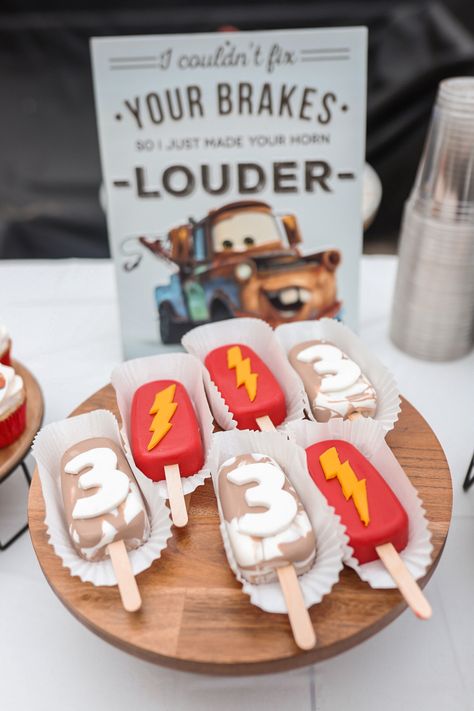 Lightning Mcqueen Birthday Treats, Cars Cakesicles, Disney Cars Cake Pops, Disney Cars Desserts, Cars Theme Treats, Cars Desserts, Pixar Cars Birthday Cake, Car Cake Pops, Birthday Car Theme