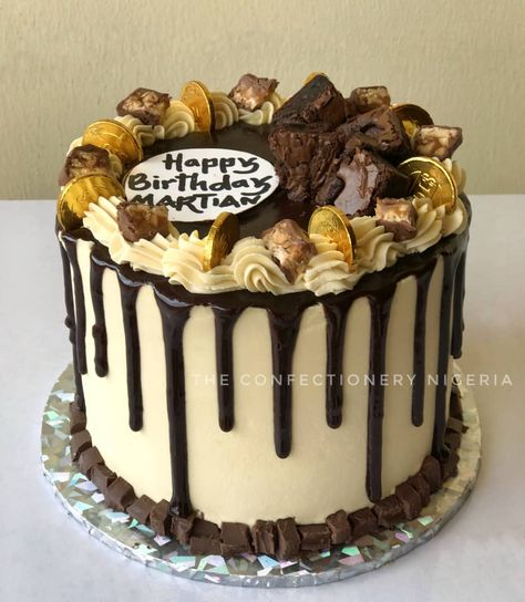 Buttercream drip cake with brownies, chocolate coins and snickers chunks as toppings Buttercream Drip Cake, Buttercream Drip, Brownies Chocolate, Chocolate Chip Cake, Chocolate Coins, Birthday Chocolates, Drip Cake, Drip Cakes, Butter Cream