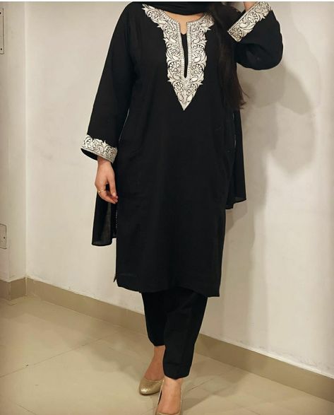 Kashmiri Tilla Suit, Winter Kashmiri Suit Design, Kashmiri Tila Designs, Tilla Suit Designs, Black Kashmiri Suit, Tila Work Suits, Kashmiri Work Suits, Tilla Designs Kashmiri Pheran, Kashmiri Tilla Suit Designs