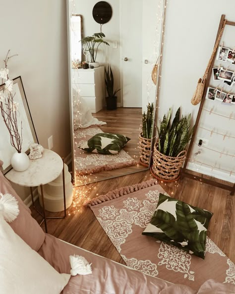 Minimalist Apartment Decor, Interior Boho, Minimalist Apartment, Salon Interior Design, Trendy Bedroom, Bedroom Boho, Boho Interior, Room Decorations, Decor Minimalist