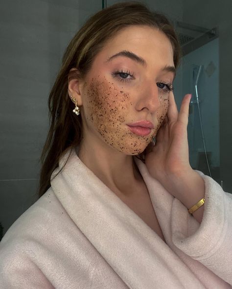 Aesthetic Face Scrub, Exfoliate Face Aesthetic, Face Scrub Aesthetic, Exfoliation Aesthetic, Aesthetic Lifestyle Pictures, Scrub Aesthetic, Remove Tan From Face, Lifestyle Pictures, Get Rid Of Pimples