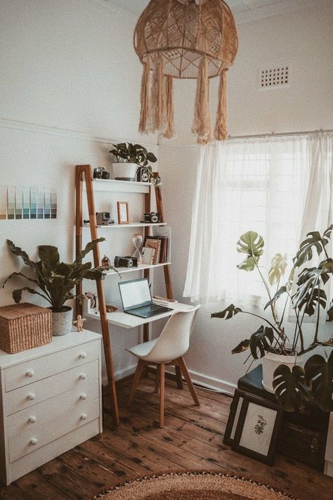 Boho Desk Space Bedroom, Wfh Small Apartment, Dressing Room Office Combo, Small Office Space In Living Room, Boho Desk Space, Bedroom Workspace Ideas, Small Desk Space, Boho Office Room, Apartment Desk