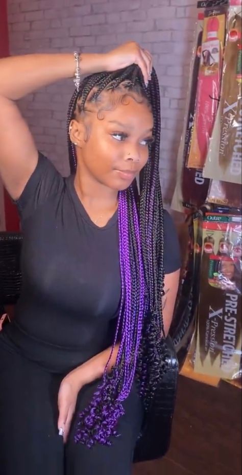 Knotless Braids Hairstyles With Curls And Color, How To Do Knotless Braids With Curls, Black Knotless With Color, Knotless Box Braids With Peekaboo Color, Knotless With Color In Back, Black And Blue Knotless Braids Peekaboo, Pikaboo Braids With Curls, Purple Peakaboo Braids, Purple And Black Peekaboo Braids