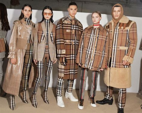 Burberry Aesthetic, Burberry Trenchcoat, Burberry Coat, Burberry Trench, Burberry Trench Coat, Patchwork Dress, Looks Chic, Trench Coats, Hoodie Dress