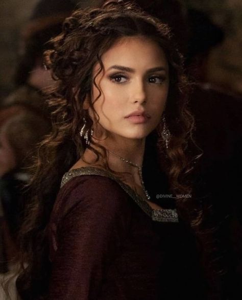 Vampire Diaries Nina Dobrev, Divine Women, Hayley And Elijah, Katherine Pierce Outfits, Katerina Petrova, Katherine Pierce, Mystic Falls, The Vampire Diaries, Nina Dobrev