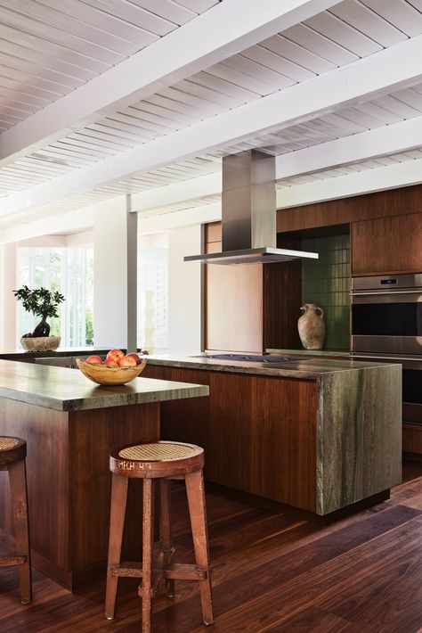 Dark Wood Kitchen, Second Floor Addition, Inspiration Deco, Cosy Kitchen, Vintage Bar Stools, Pierre Jeanneret, White Brick, Design Del Prodotto, Los Angeles Homes