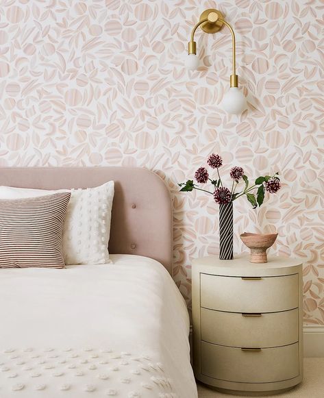 SOUTHPORT AVENUE | Studio Gild Wallpaper Behind Bed, Benjamin Moore Cloud White, Blush Bedroom, Residential Neighborhood, Home Transformation, Feature Wallpaper, Elegant Bedroom, House Decorating, Gallery Design