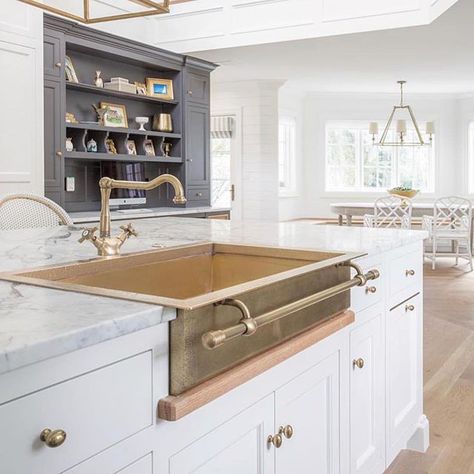 😍😍😍 . . . @beckiowens #repost #kitchen #kitchendesign #design #interiordesign #realestate #realtor #interiors #interiordecor #gold #white #lovewhereyoulive #renovation #dreamhome #milliondollarlisting Industrial Kitchens, Officine Gullo, Copper Kitchen Sink, Brass Sink, Best Kitchen Designs, Home Luxury, Inspire Me Home Decor, Italian Kitchen, Luxury Kitchen Design