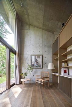 Concrete Minimalist House, Japan Interior, White Leather Sofas, Small Lounge, Concrete Interiors, Nagano Japan, Japanese Room, Karuizawa, Concrete Houses