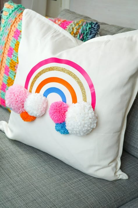 Diy Pillow Covers Decorative Craft Ideas, Cute Pillow Designs, Pillow Crafts Diy, Diy Cushion Covers Ideas, Diy Pillows For Kids, Pillow Diy Ideas, Cute Pillows Diy, Cushion Design Ideas, Rebecca Propes