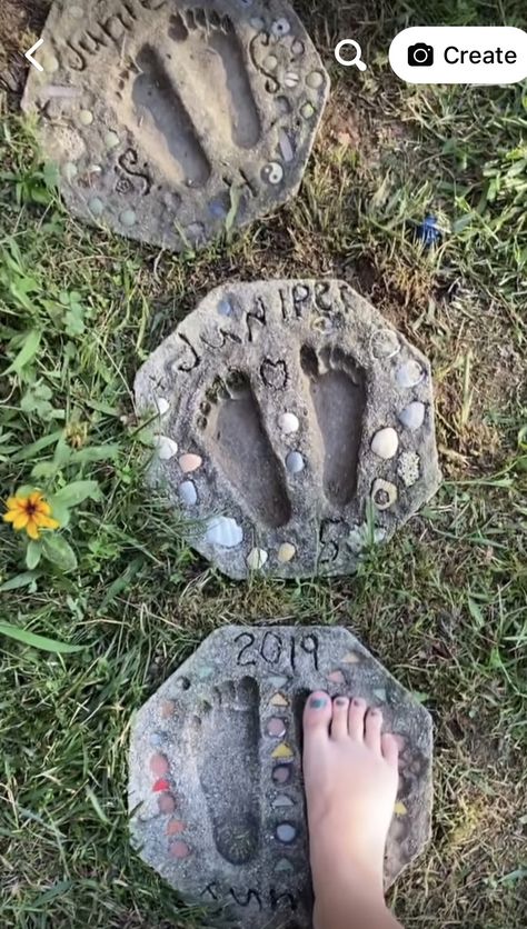 Footprints In Concrete, Stepping Stones Kids, Family Hand Prints, Baby Art Crafts, Crafts 2024, Printed Concrete, Land Design, Families Hands, Baby Art Projects