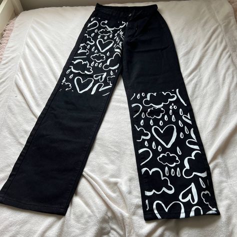 Black Jeans Size Xs Nwot Bleach Pen Jeans, Paint On Black Jeans, Tie Dye Pants Patterns, Painted On Pants, Things To Draw On Pants, Painting On Black Jeans, Paint On Jeans Ideas, Black Jeans Painting Ideas, Jean Designs Diy