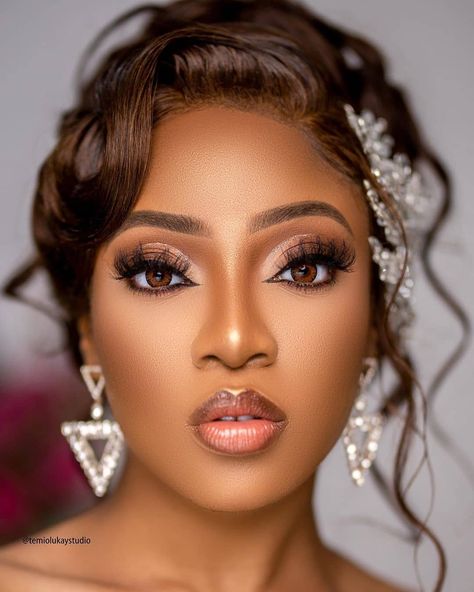 Africa's Top Wedding Website on Instagram: “Your timeline definitely needs something this beautiful today   Photography: @temiolukayweddings @temiolukaystudio  Makeup: @_firenze_…” Black Wedding Makeup, Black Bridal Makeup, Maquillage Yeux Cut Crease, Bridal Makeup Tutorial, Makeup Gallery, Wedding Eye Makeup, Glam Wedding Makeup, Wedding Makeup For Brown Eyes, Makeup Images