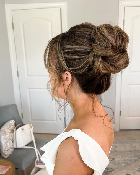 A romantic high bun moment for someone super special… our very own LbL team member Savannah! 🥰 I’m so very honored to do your wedding day hair and cannot wait for your big day! 🤗🤍🩷🤍 Brides- like and SAVE for inspo! . #highbun #charlotteweddinghairstylist #bridalhairstyling #updohairstyles #romantichair