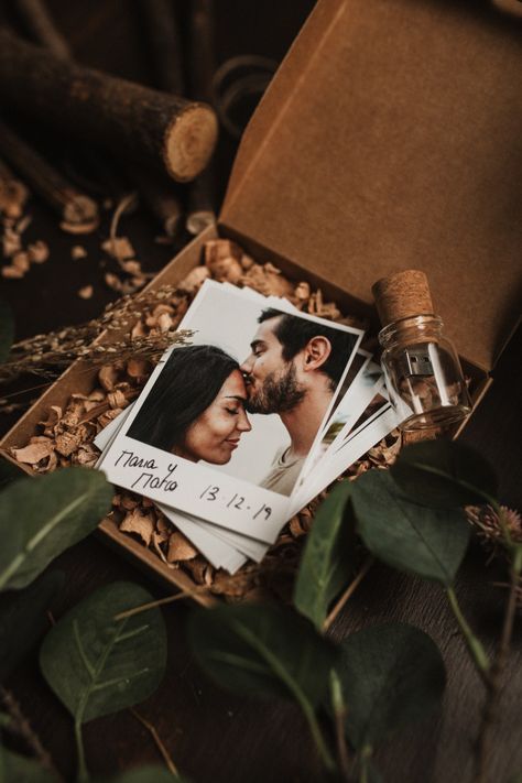 Wedding Gift From Photographer, Polaroid Photo Gift Ideas, Customised Gifts For Him, Photo Packaging Ideas Photographers, Box Photoshoot Ideas, Gift Box Photoshoot, Gift Box Photography, Polaroid Gift, Photography Client Gifts