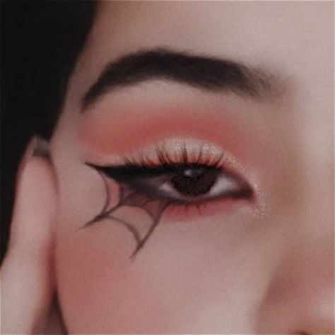 Cute Devil Makeup Halloween, Red Aesthetic Makeup, Batwing Eyeliner, Haloween Mackup Ideas, Bat Wing Eyeliner, Aesthetic Halloween Makeup, Red And Pink Aesthetic, Eyeliner Halloween, Pink Aesthetic Makeup