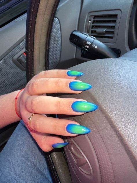 Simple Colorful Almond Nails, Aura Nails Colorful, Summer Nails Blue And Green, Aura Nails Blue And Green, Blue Green Aura Nails, Neon Gradient Nails, Green And Blue Summer Nails, Blue Nails Aura, Blue Green Chrome Nails