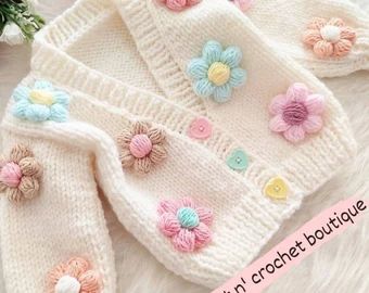 Crochet Baby Shrug, Diy Crochet Cardigan, Diy Crochet Sweater, Baby Cardigan Pattern, Gilet Crochet, Crochet Baby Cardigan, Pull Bebe, Baby Knitting Patterns Free, Crochet Baby Shoes