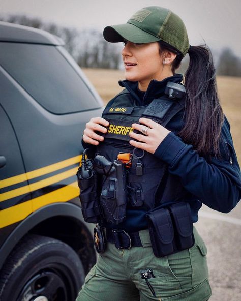 Melany Marie Ward on Instagram: “In these crazy times... let’s please not focus on all the negatives. Instead think of everything you are blessed with. Count your…” Female Police, Female Police Officers, Female Cop, Combat Pants, Women's Uniforms, Gear Accessories, Police Uniforms, Business Casual Outfits For Work, Police Women