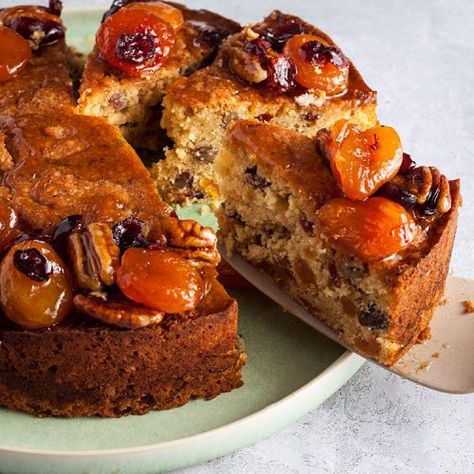 Tea Time Cakes, Glazed Fruit, Light Fruit Cake, Fruit Cake Recipe Christmas, British Bake Off Recipes, Apricot Cake, Apricot Recipes, Fruit Cake Recipe, Family Cake