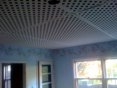 Interesting idea...Lattice ceiling for unfinished basement.    Maybe on concrete walls? Lattice Ceiling, Cheap Ceiling Ideas, Unique Ceiling Ideas, Basement Ceiling Insulation, Basement Ceiling Ideas Cheap, Ceiling Tiles Basement, Basement Gym Ideas, Basement Ceiling Options, Low Ceiling Basement