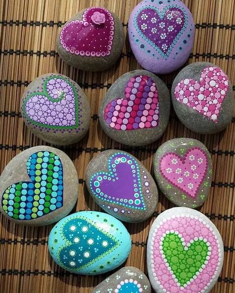 100+ Best Painted Rocks ( 2021 Photos ) | Decor Home Ideas Art Pierre, Paint Rocks, Painted Rocks Craft, Painted Rock Ideas, Painted Rocks Diy, Rock Painting Ideas Easy, Rock Painting Patterns, Mandala Rocks, Rock Painting Designs