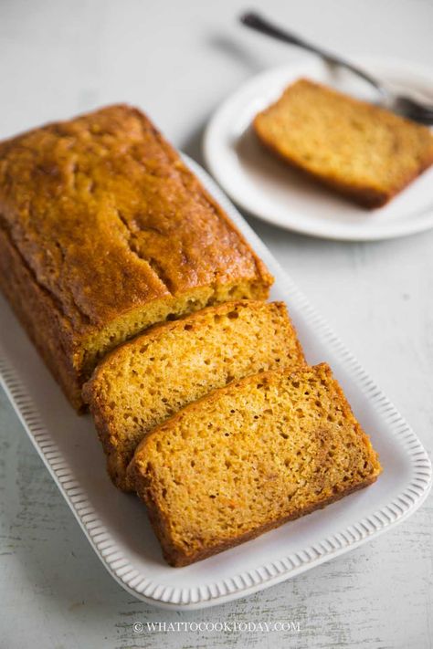 Easy Hawaiian Mango Bread Mango Quick Bread, Mango Bread Recipe Hawaii, Mango Loaf, Mango Bread Recipe, Butter Bread Recipe, Mango Bread, Coconut Bread Recipe, Mango Desserts, Mango Pie