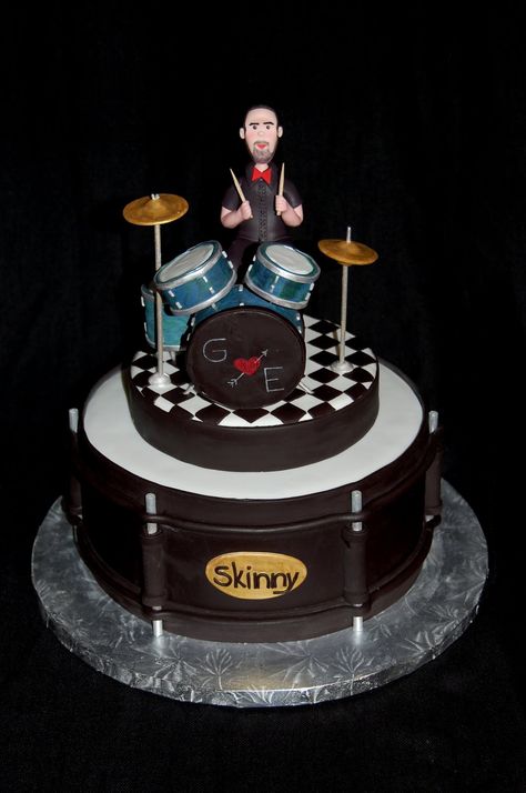 snare drum cake - Google Search Music Cake Ideas For Men, Drum Birthday Cakes, Music Cake Ideas, Cake Ideas For Men, Fisherman Cake, Music Themed Cakes, Welcome To My Kitchen, Drum Cake, Music Cake