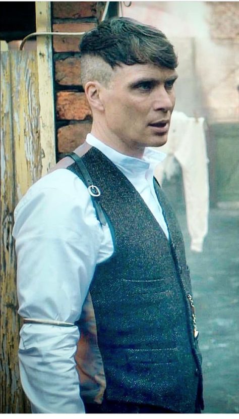 Tommy Shelby | Peaky Blinders Shelby Haircut, Thomas Shelby Haircut, Tommy Shelby Hair, Peaky Blinders Hair, Peaky Blinders Fashion, Peaky Blinders Costume, Bowl Haircuts, Peaky Blinders Thomas, Peaky Blinders Tommy Shelby