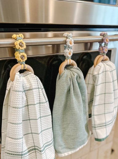 Macrame Household Items, Macrame Kitchen Towel Holder Diy, Macrame Practical, Kitchen Towel Organization, Macrame Hand Towel Holder, Boho Kitchen Ideas Bohemian Style, Macrame Paper Towel Holder, Modern Boho Kitchen Decor, Macrame Gift Ideas