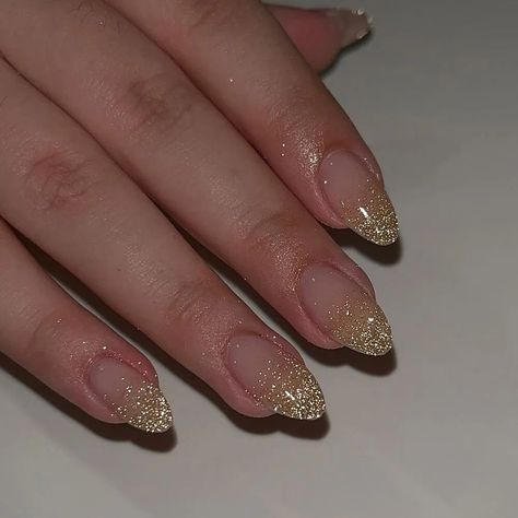 Nail Inspo Glitter, Trendy Glitter Nails, Manicure Sparkle, Nail Ideas For Winter, Winter Manicures, Glitter Nail Ideas, Gold Sparkle Nails, Glitter Nail Designs, Hoco Nails