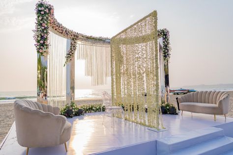 Pakistani Beach Wedding, White Nikkah Decor, Beach Nikkah, Beach Reception Decorations, Muslim Wedding Decorations, Indian Beach Wedding, Nikkah Ideas, Nikkah Decor, Nikkah Ceremony