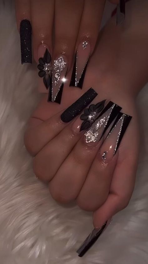 Cute Long Black Nails, Back And Silver Nails, Best Acrylic Nails Black, Black Nails Designs Acrylic, Black And Sliver Nails For Prom Design, Good Acrylic Nails, Glam Black Nails, Black Acrylic Nails With Design, Black Inspired Nails