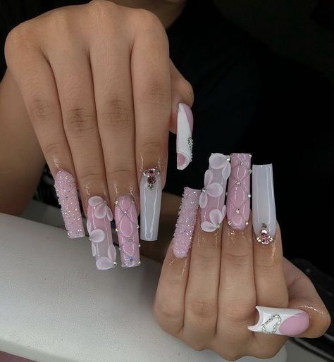 Long Pink Acrylic Nails With Rhinestones, Long Pink Nails With Rhinestones, Libra Inspired Nails, Pink Quinceanera Nails, Pink Bling Nails Rhinestones, Acrylic Nails 3d, Quinceanera Nails, Gold Acrylic Nails, Art Designs Ideas