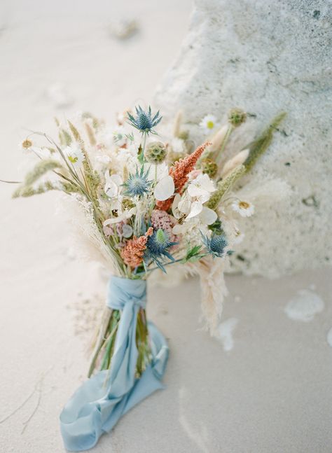 Beach Wedding Dried Flowers, Beach Wedding Wild Flowers, Coastal Bouquet Wedding, Coastal Flower Arrangements Beach Themes, September Blue Wedding, Casual Beach Wedding Decor, Beach Floral Arrangements, Nautical Bouquet, Coastal Wedding Flowers