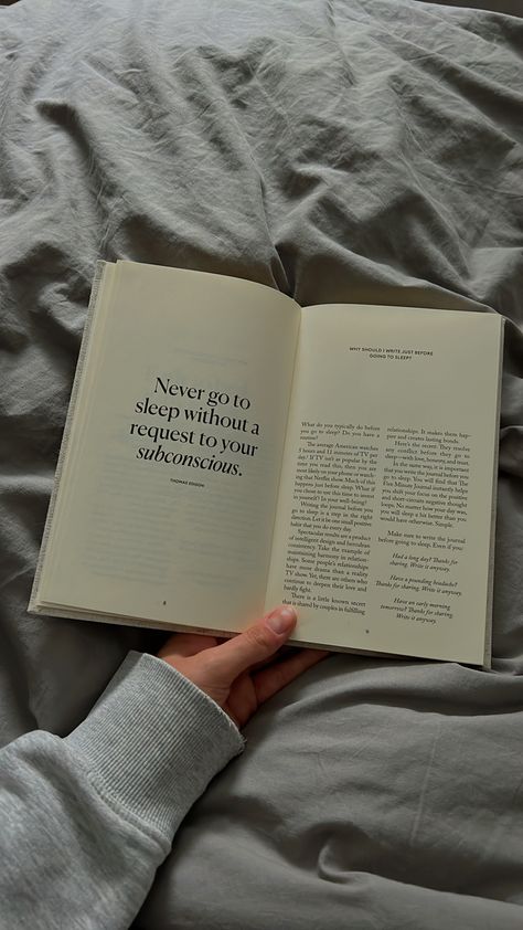 Read Before Bed, The Five Minute Journal, Five Minute Journal, Comfy Place, Psychology Quotes, Before Sleep, Reading In Bed, World Of Books, Before Bed