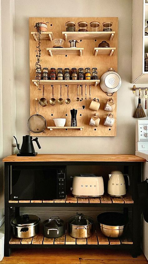 Freestanding Shelves Kitchen, Magnetic Kitchen Wall, Peg Board Spice Rack, Unique Pegboard Ideas, Kitchen Peg Boards, Wall Kitchen Storage Ideas, Kitchen Storage On Walls, Peg Board Kitchen Wall, Pegboard For Kitchen